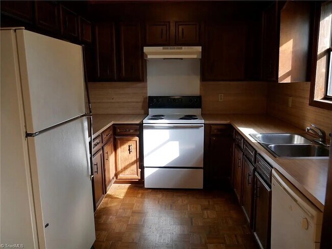Building Photo - 704 Aspen Trail
