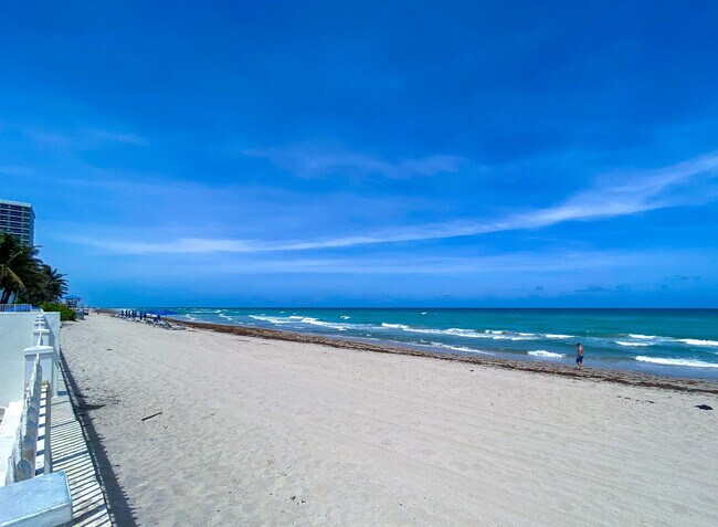 Building Photo - 3505 S Ocean Dr