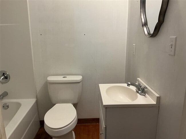 Building Photo - 714 S 6th St