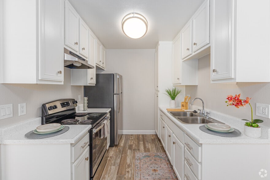 Primary Photo - The Courtyards *$500 Off *