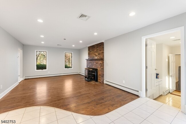 Building Photo - 850 Valley Rd