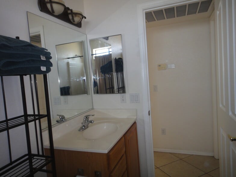 Building Photo - 3894 Bluegrass Ct