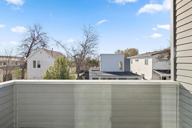 Building Photo - 1904 E 17th St