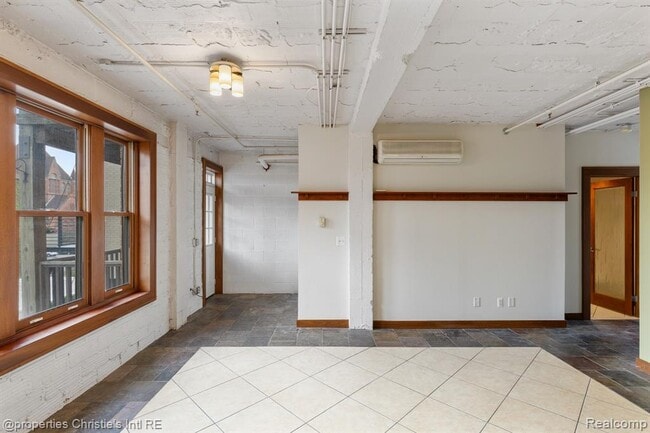 Building Photo - 78 Watson St