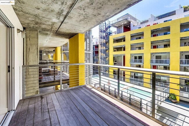 Building Photo - 311 Oak St