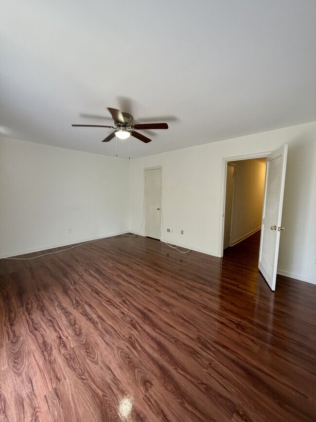Building Photo - 305 W Cadbury Dr