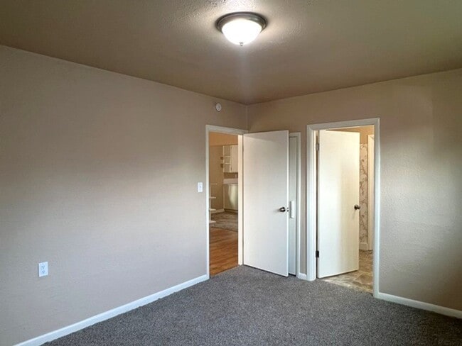 Building Photo - 2Bd/1Ba Single Story House w/ Basement - A...
