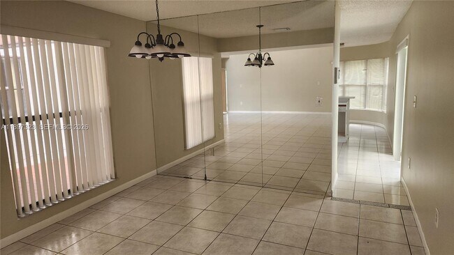 Building Photo - 10628 SW 118th Pl