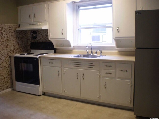 Building Photo - 70 Exeter St