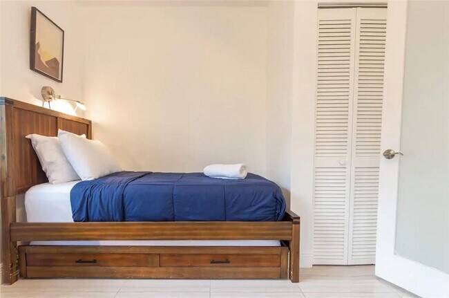 Building Photo - 1311 Monroe St