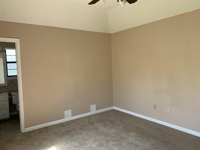 Building Photo - 234 Garden Cir