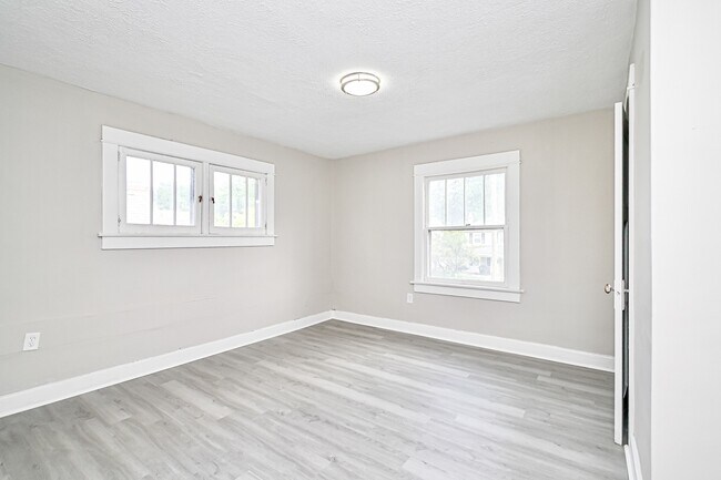 Building Photo - 312-314 Pointview Ave