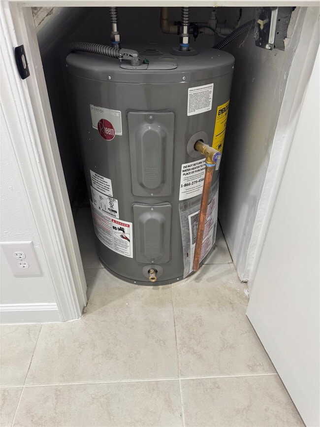 Building Photo - 3102 Coral Ridge Dr