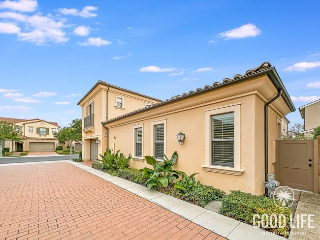 Building Photo - Stunning 3Bd/3.5Ba Home in Irvine w/Large Patio, Modern Design and 2 Master Suites!