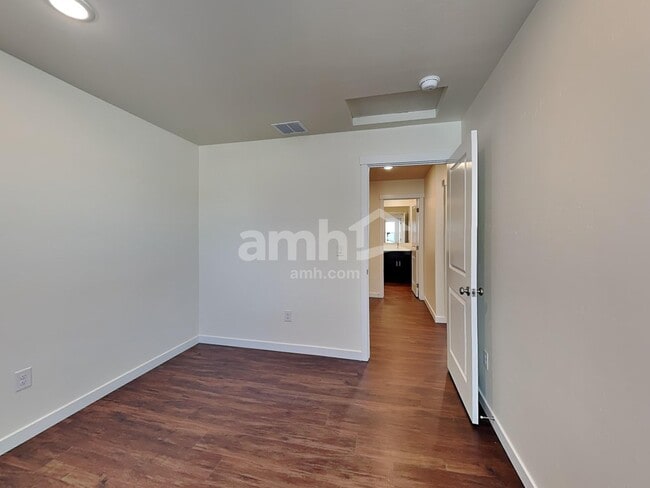 Building Photo - 1432 N Garnet Creek Ave