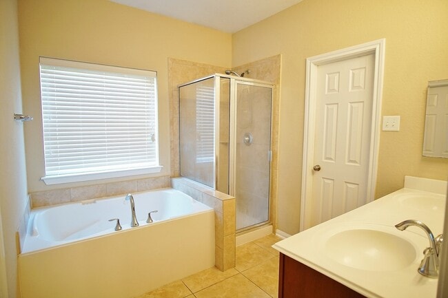 Building Photo - 26834 Henson Falls Dr