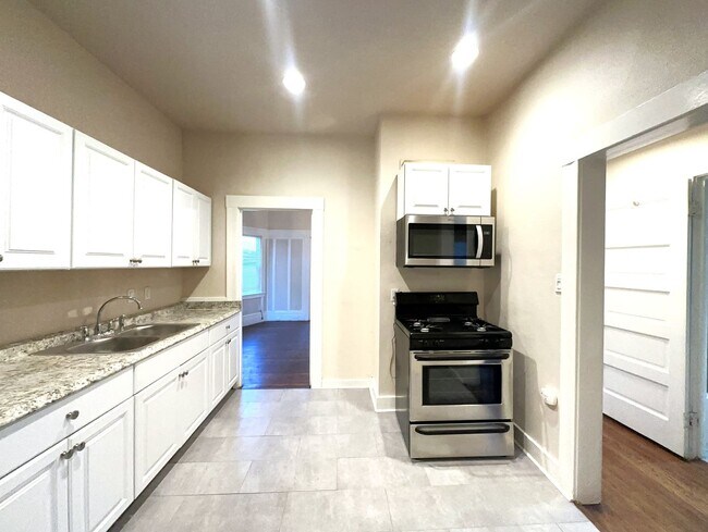 Building Photo - 1522