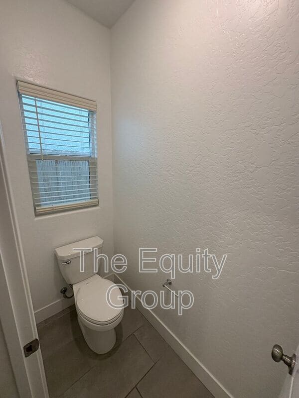 Building Photo - 217 E Tyler Ave