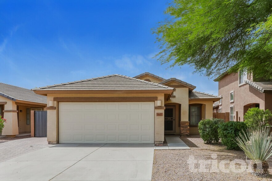 Primary Photo - 1627 W Prospector Way