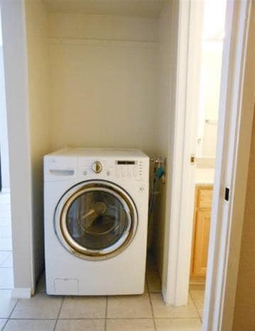 Building Photo - Incredible condo near UNR! This charming 2...