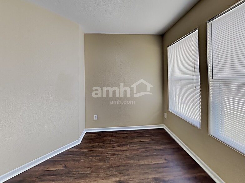 Building Photo - 502 Bourneside Dr