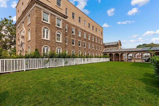 Building Photo - 126 Delaware Ave