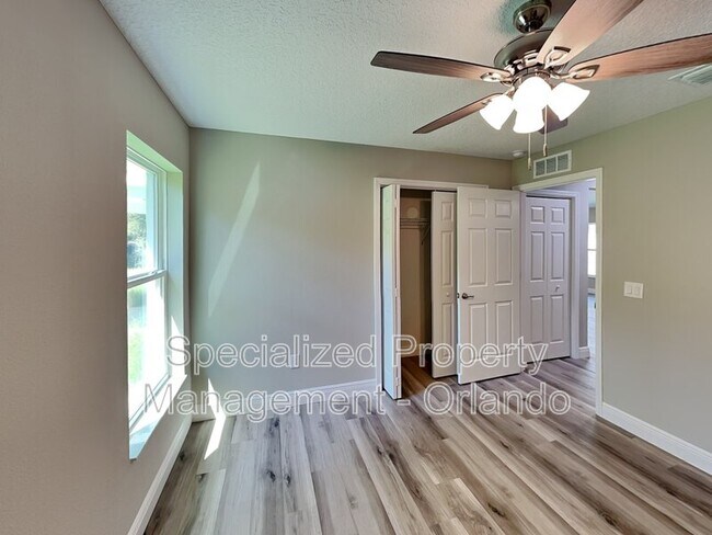 Building Photo - 9399 N Del Rio Way