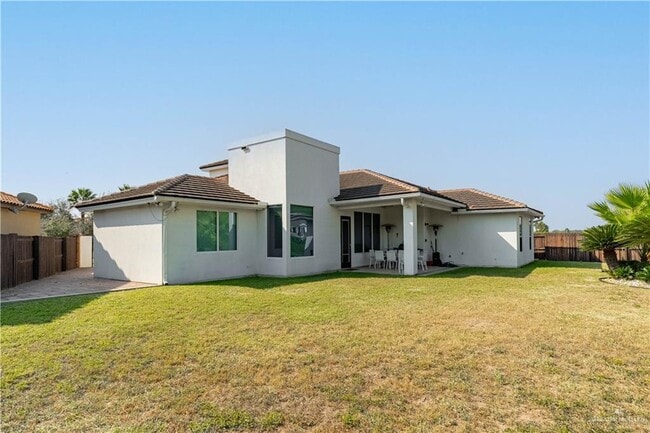 Building Photo - 26 El Jardin St