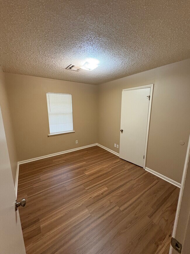 Building Photo - 619 Placid Dr