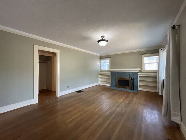 Building Photo - Charming Portland Home with Original Hardwood Floors, Finished Basement & Large Kitchen