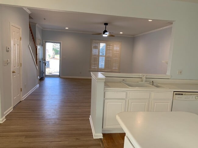 Building Photo - 27 Highoak Dr