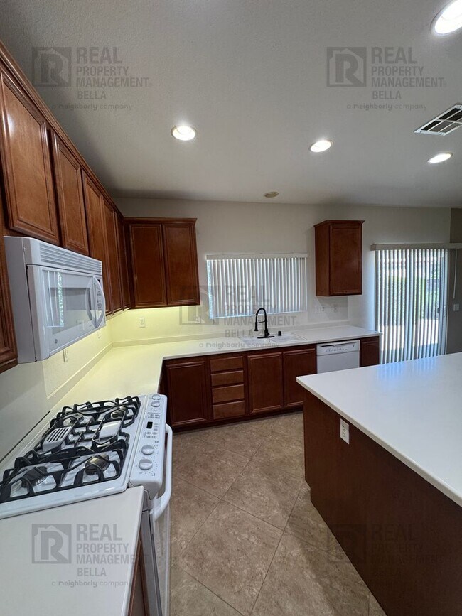Building Photo - 756 Conlon Dr