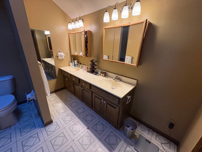 Building Photo - 5710 NW Verlin Dr