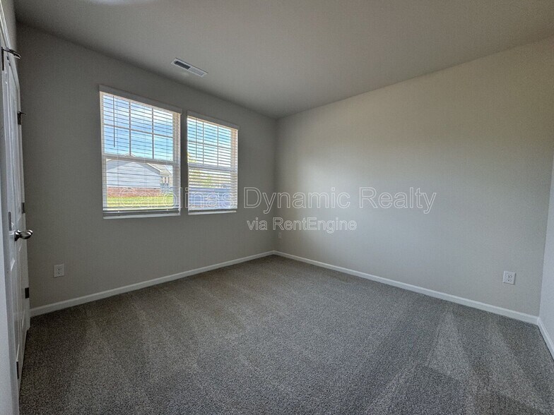 Building Photo - 106 Titanium Dr