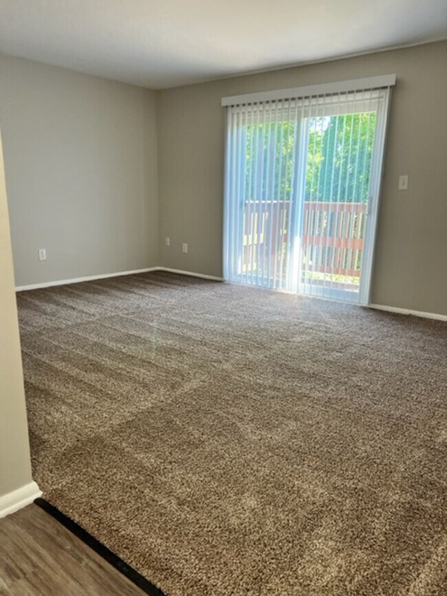 Building Photo - Spacious 2-Bedroom Apartment for Rent in C...