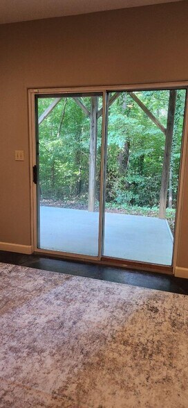 Building Photo - 2025A Stoneycreek Dr