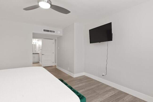 Building Photo - 6502 N Central Ave