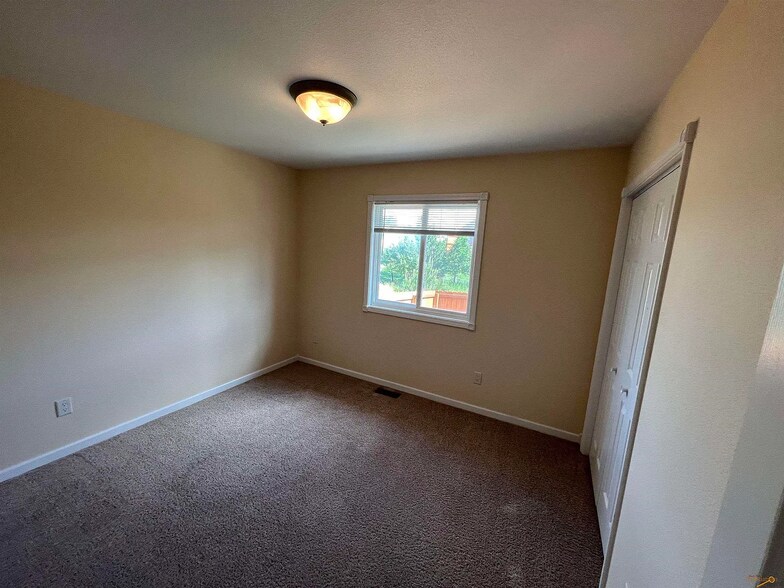 Building Photo - 6905 Mulberry Dr