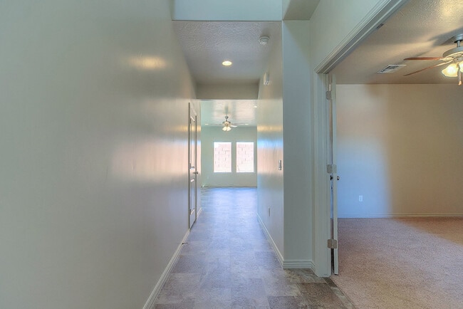 Building Photo - 4 Bedroom End Unit in Sienna Hills! Small Dog Friendly!