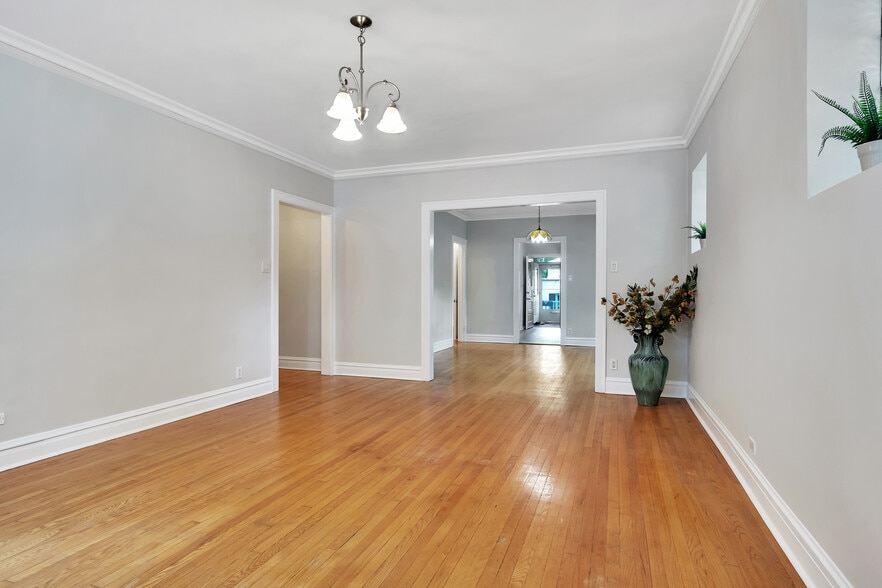 Building Photo - 5658 N Campbell Ave