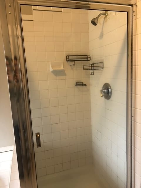 Shower Upstairs bathroom - 6219 SW 21st Ave