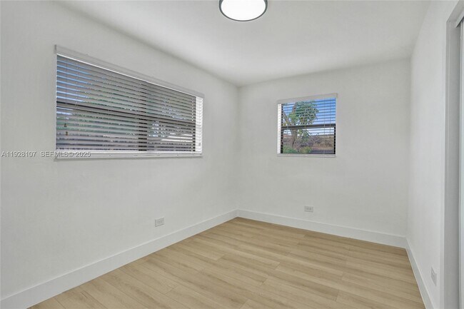 Building Photo - 1960 SW 68th Way