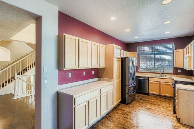 Building Photo - Spacious 3-Bedroom Townhome in Prime Denve...