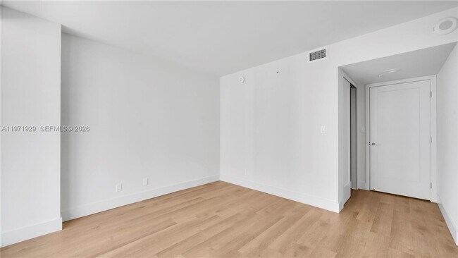 Building Photo - 555 NE 34th St