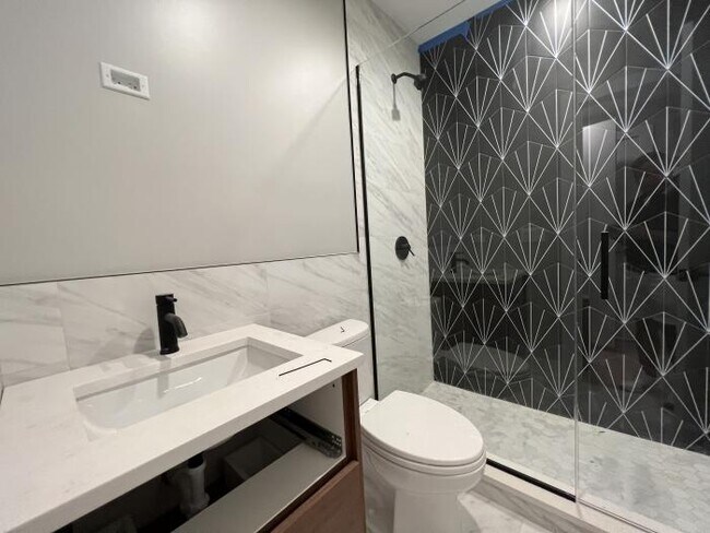 Building Photo - 1 bedroom in Chicago IL 60657