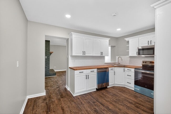 Building Photo - 1994 Brynell Dr