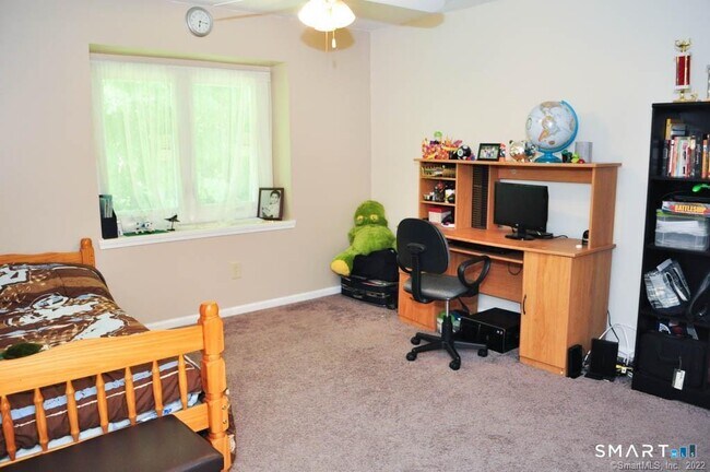 Building Photo - 605 Sandstone Dr