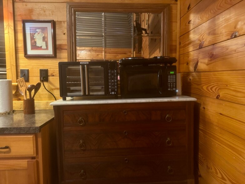 Building Photo - 132 Alma St