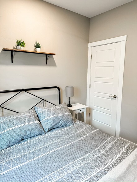 Building Photo - 1800 W Idaho St