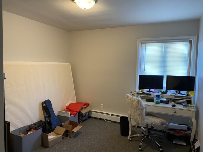 Building Photo - Carriage Hill Apartments
